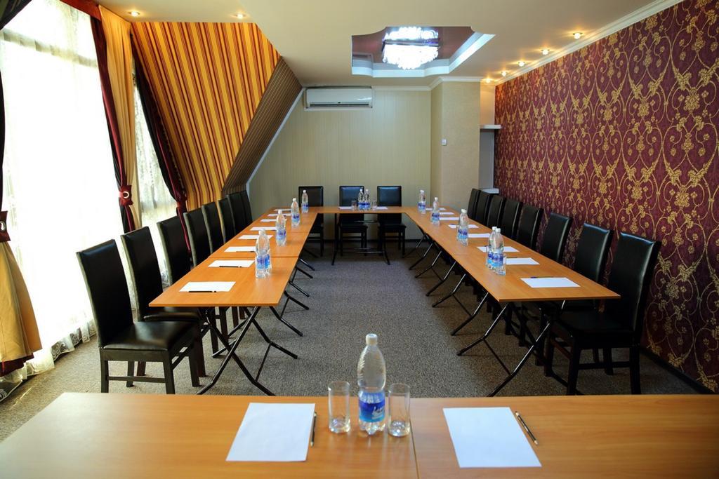 Bishkek Villa Hotel Экстерьер фото