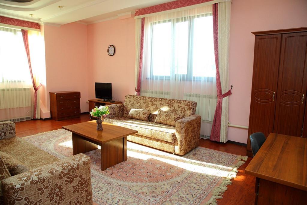 Bishkek Villa Hotel Экстерьер фото